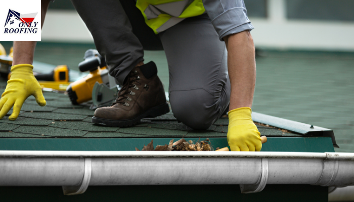 How to Remove Debris from a Roof